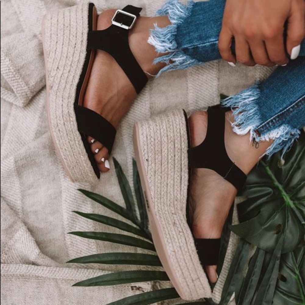 ‘The Ava’ Espadrilles In Black - Picture 2 of 4